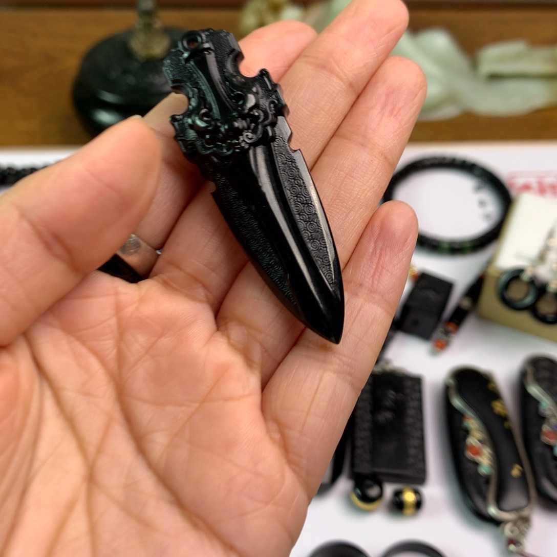 望***笑和田玉未镶嵌颈饰