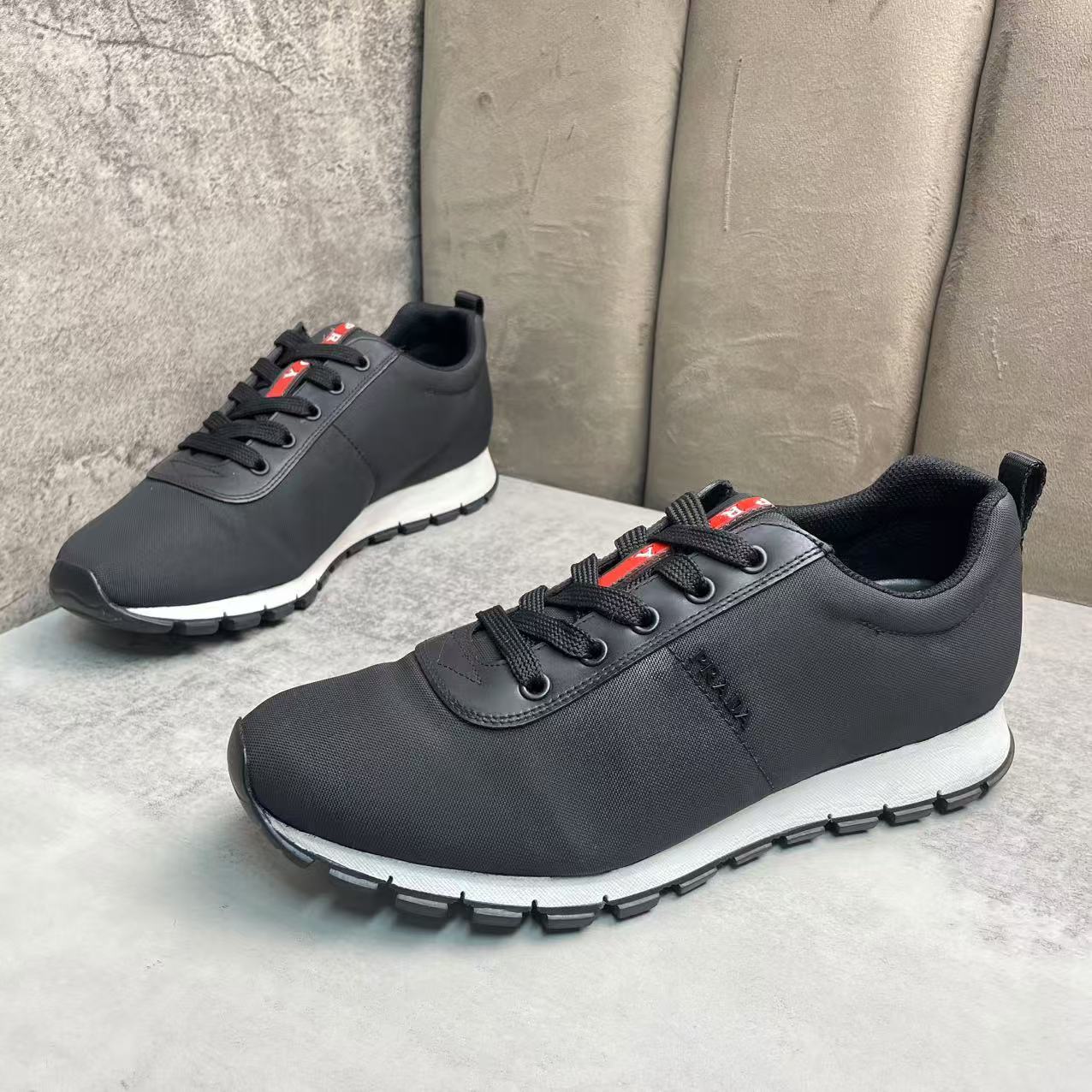 99新 Prada/普拉达 黑色帆布网面舒适百搭透气运动鞋/41码