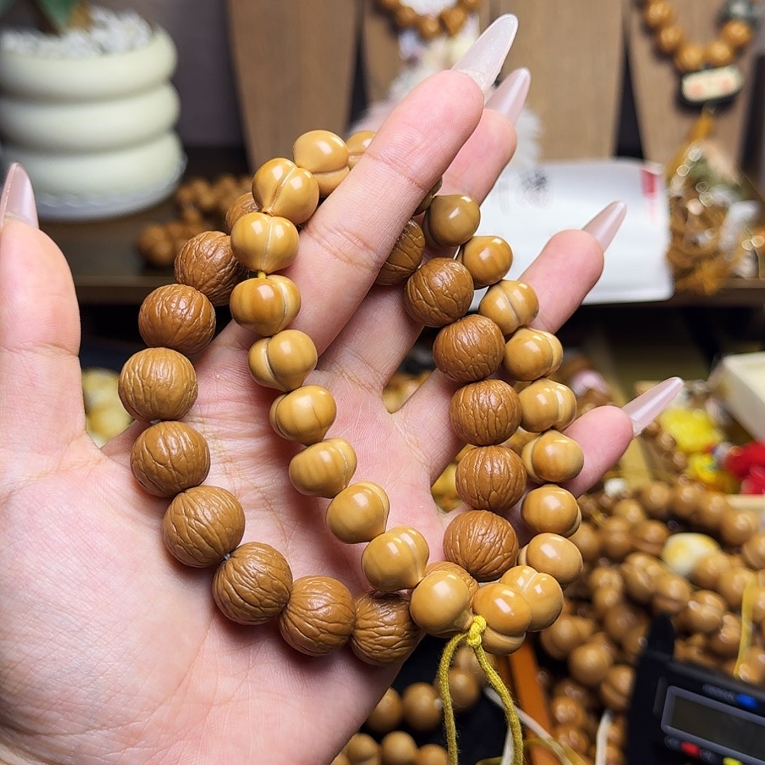 香****吊坠猴头核桃屁桃聚宝盆