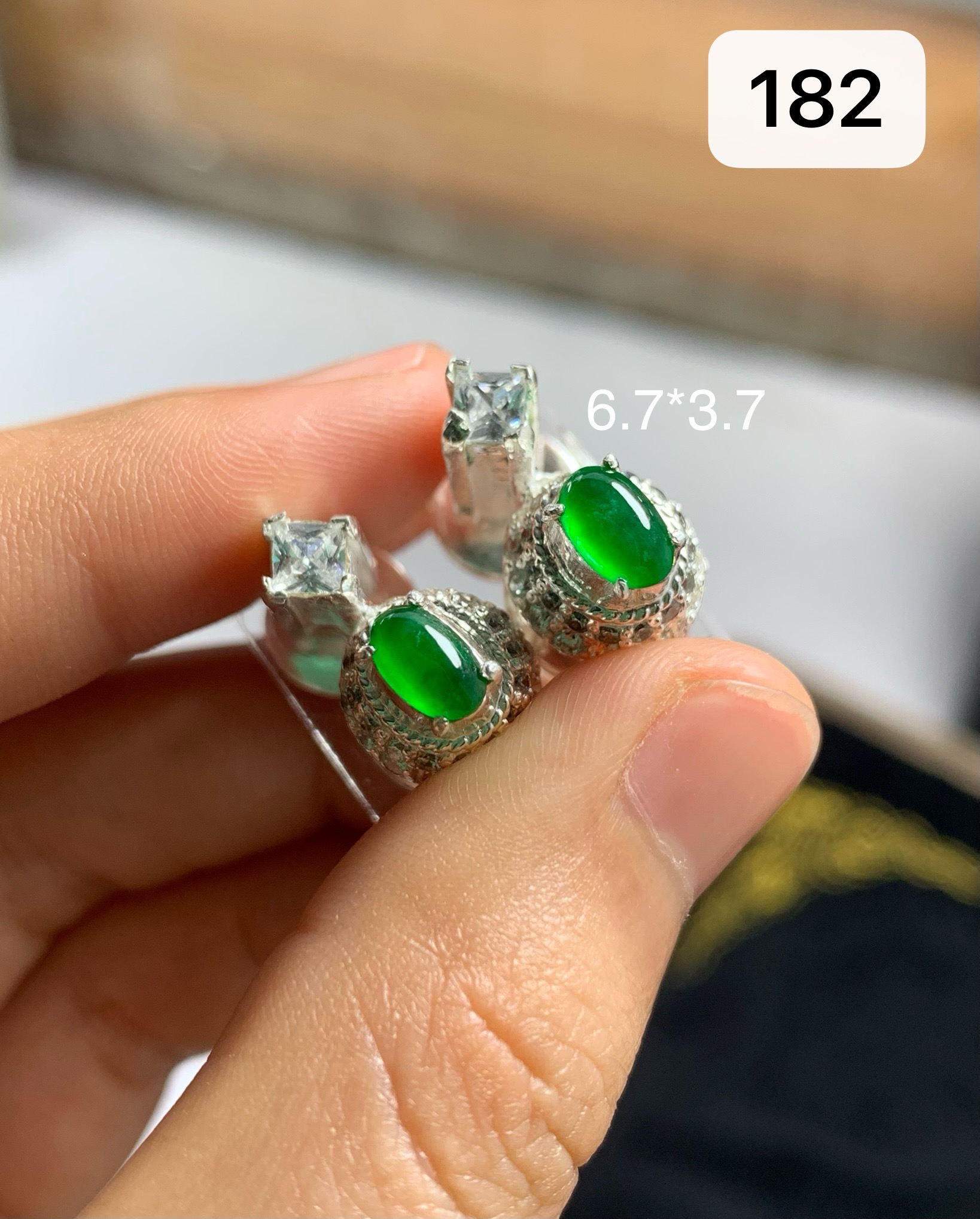 缅甸天然翡翠A货铜托镶嵌
