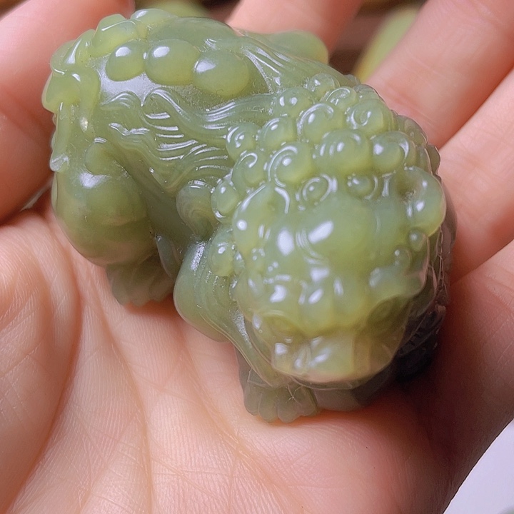 未镶嵌岫岩河磨玉（透闪石质玉）把件雲*軒