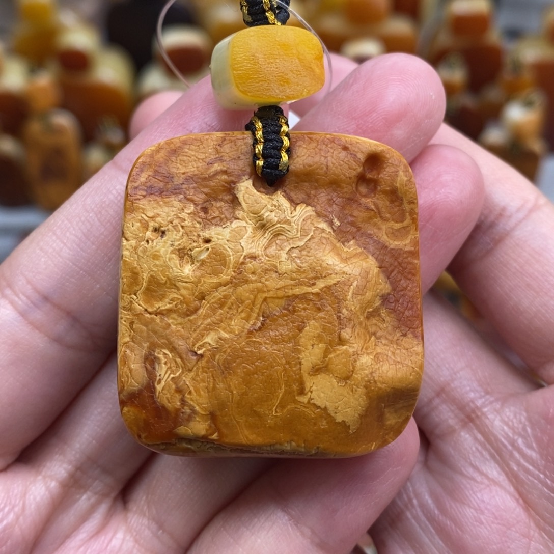 蜜蜡未镶嵌珠宝奇石