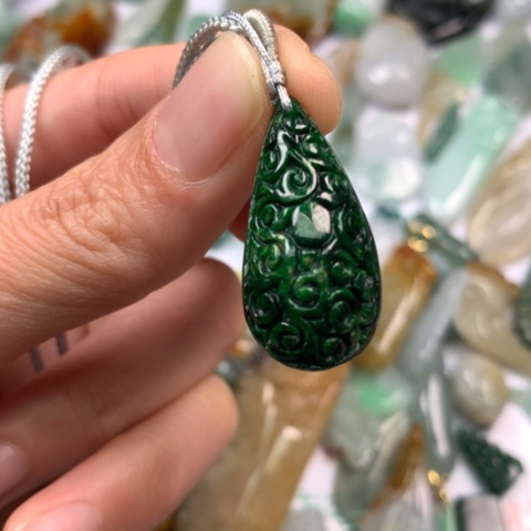 翡翠颈饰未镶嵌翡翠