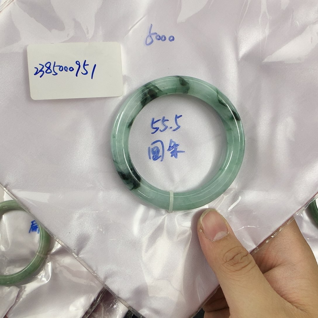 翡翠手镯未镶嵌天然缅甸翡翠手镯