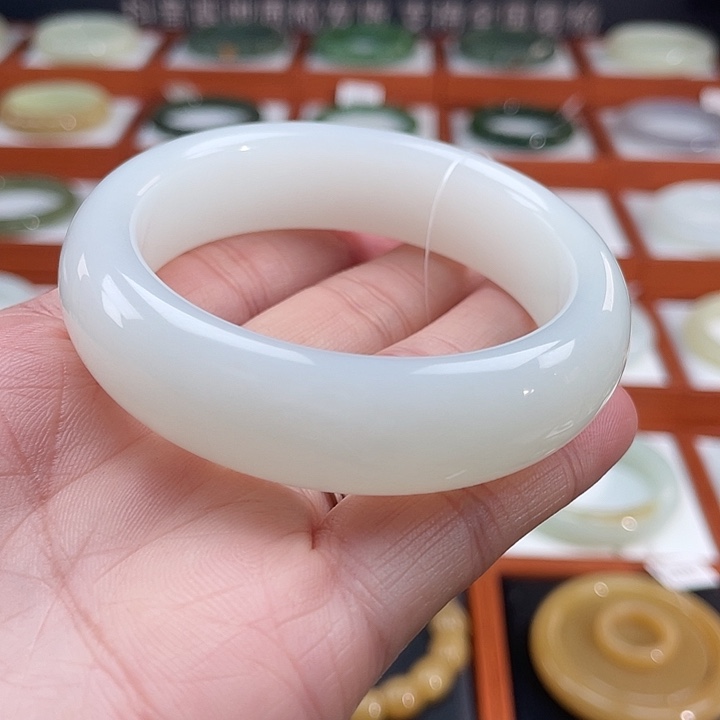 和田玉手镯未镶嵌