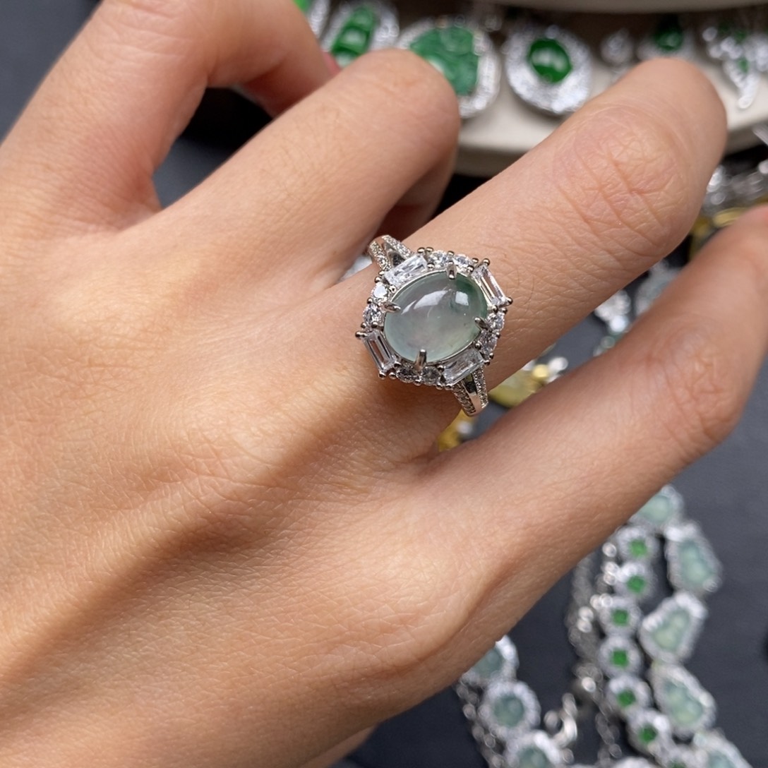 翡翠颈饰未镶嵌翡翠