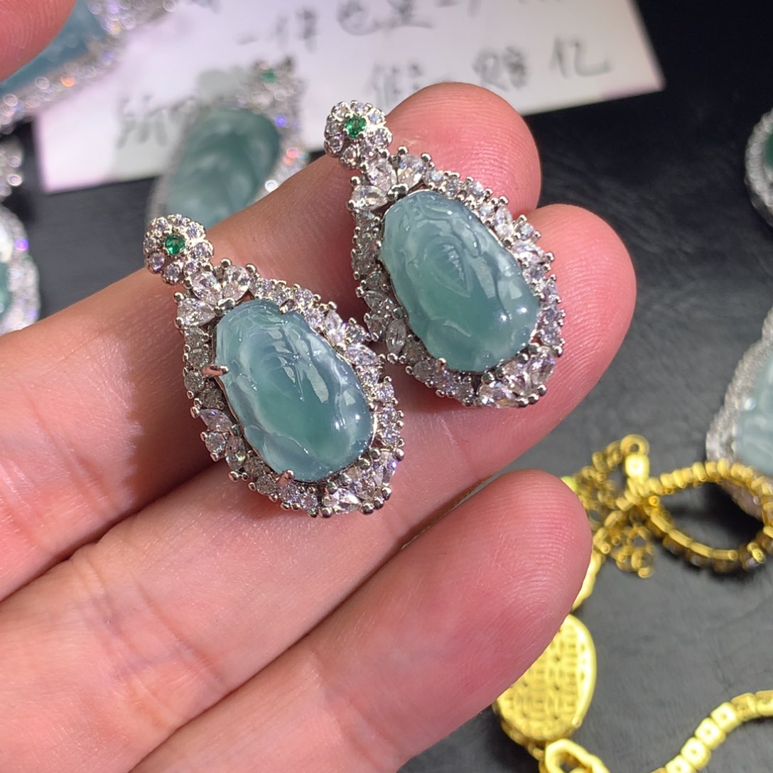 翡翠颈饰未镶嵌貔貅