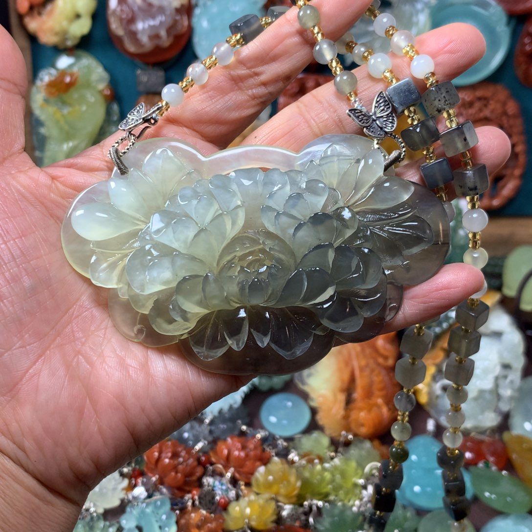 蛇纹石玉未镶嵌挂坠