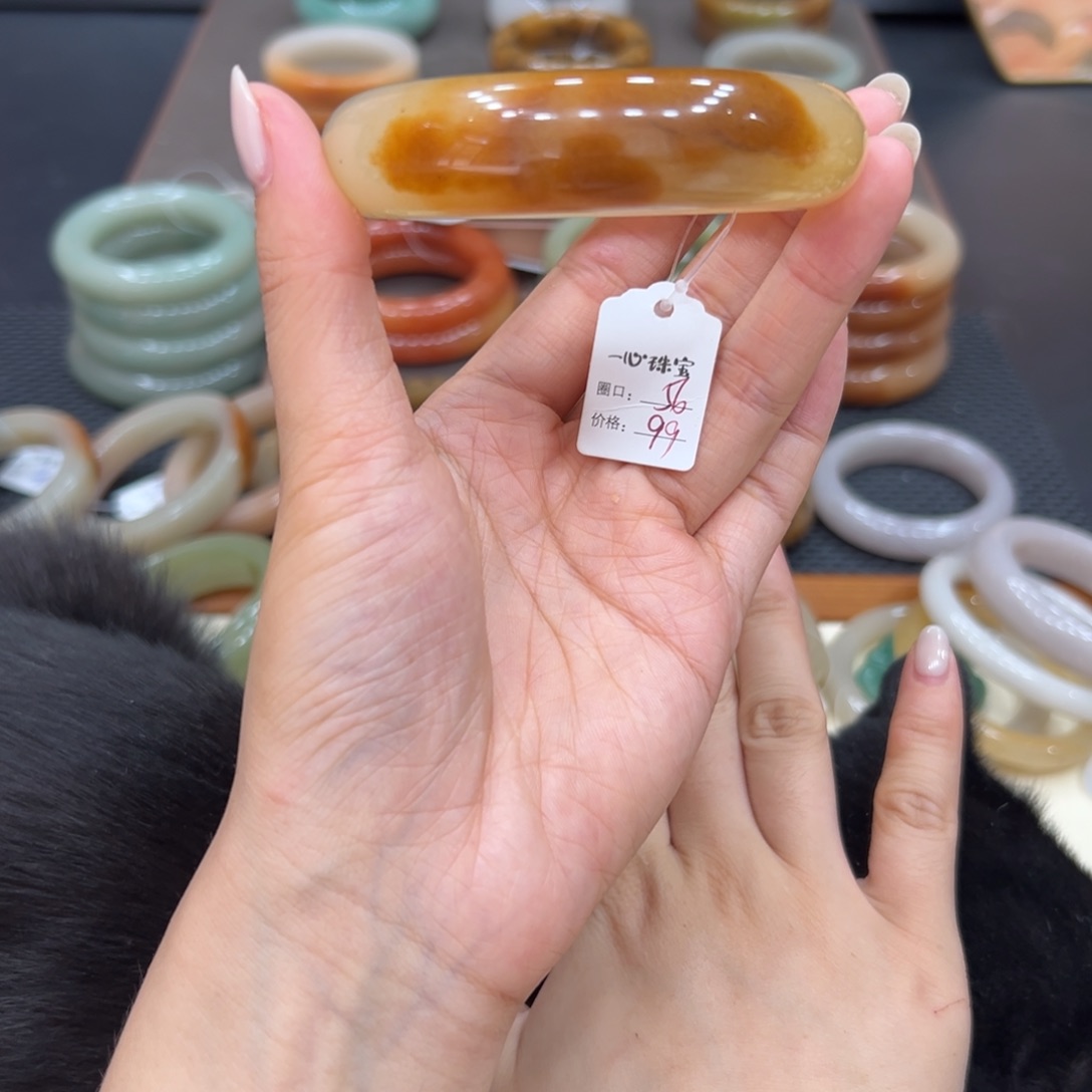 未镶嵌手镯石英质玉