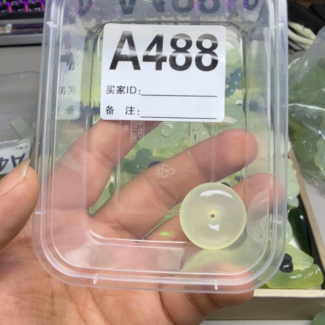 蛇纹石玉颈饰未镶嵌