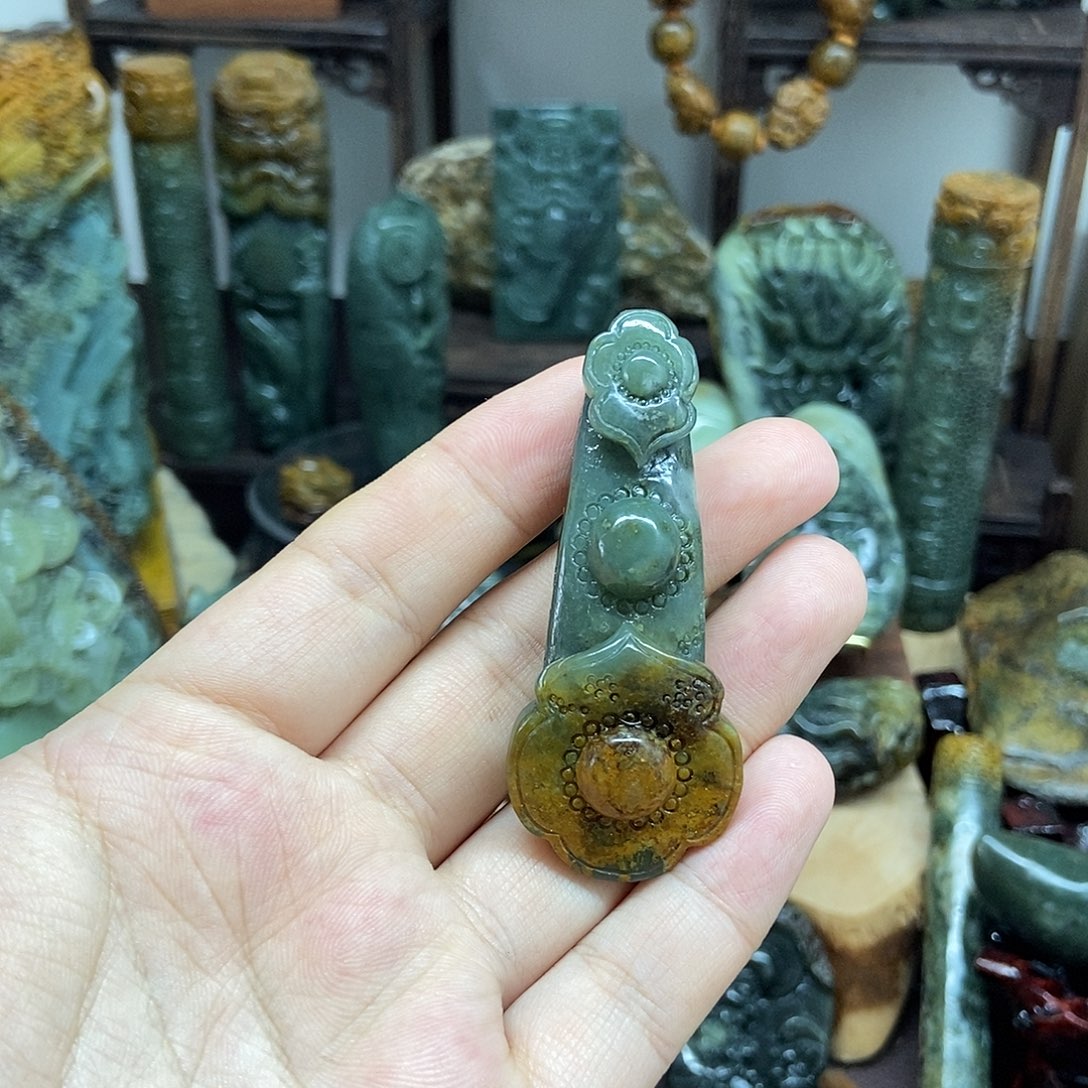 岫岩河磨玉（透闪石质玉）未镶嵌挂件肥****叔