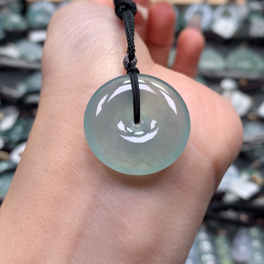 翡翠颈饰未镶嵌扣子