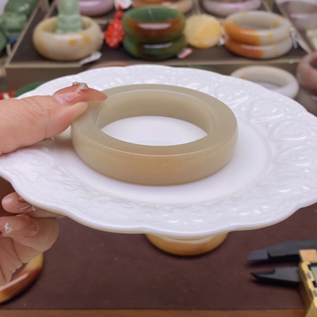 【闪购商品】石英质玉手镯未镶嵌