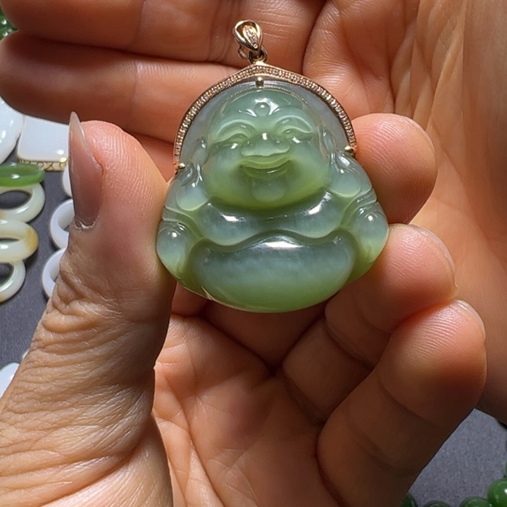 和田玉挂件18K金镶嵌