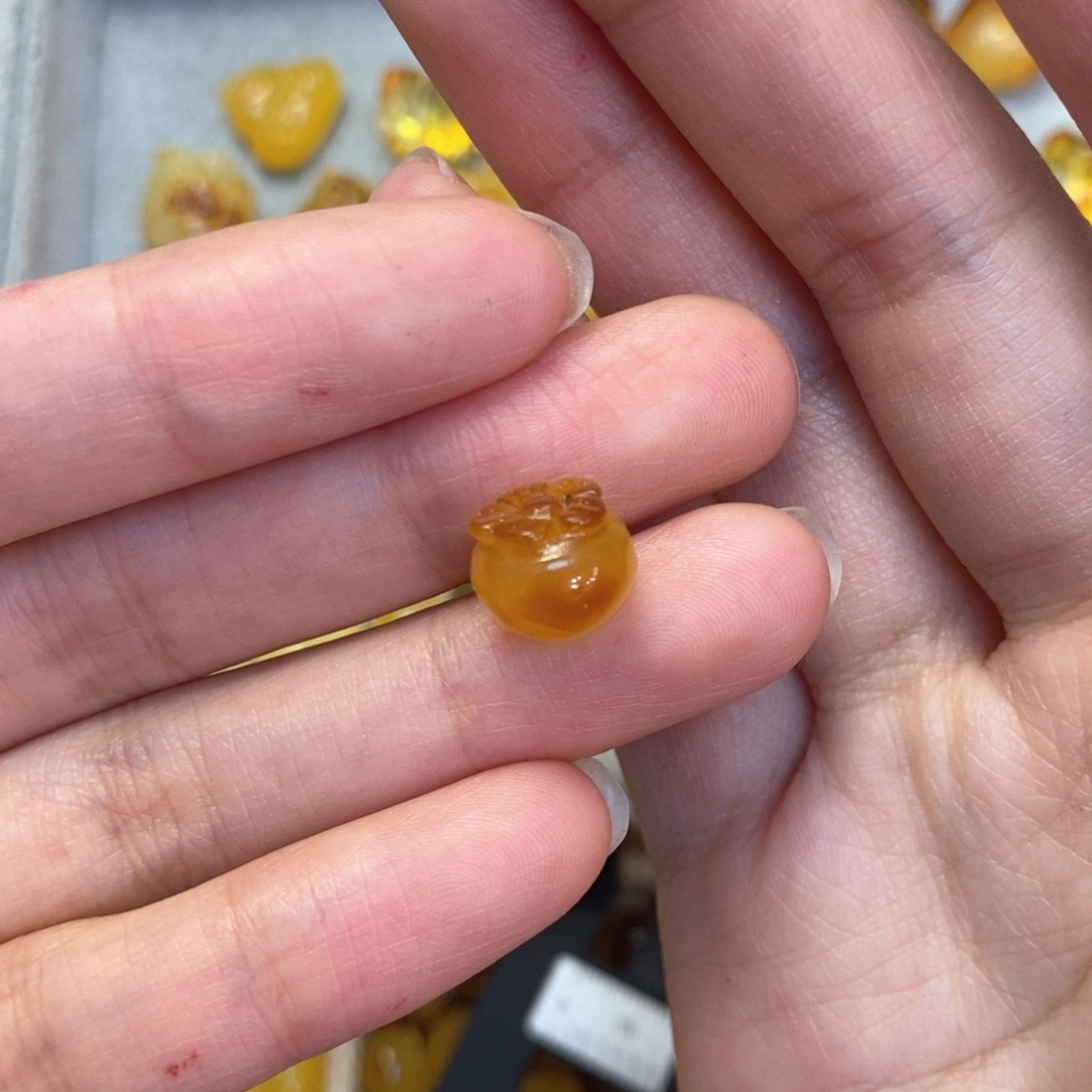 蜜蜡颈饰未镶嵌柿子