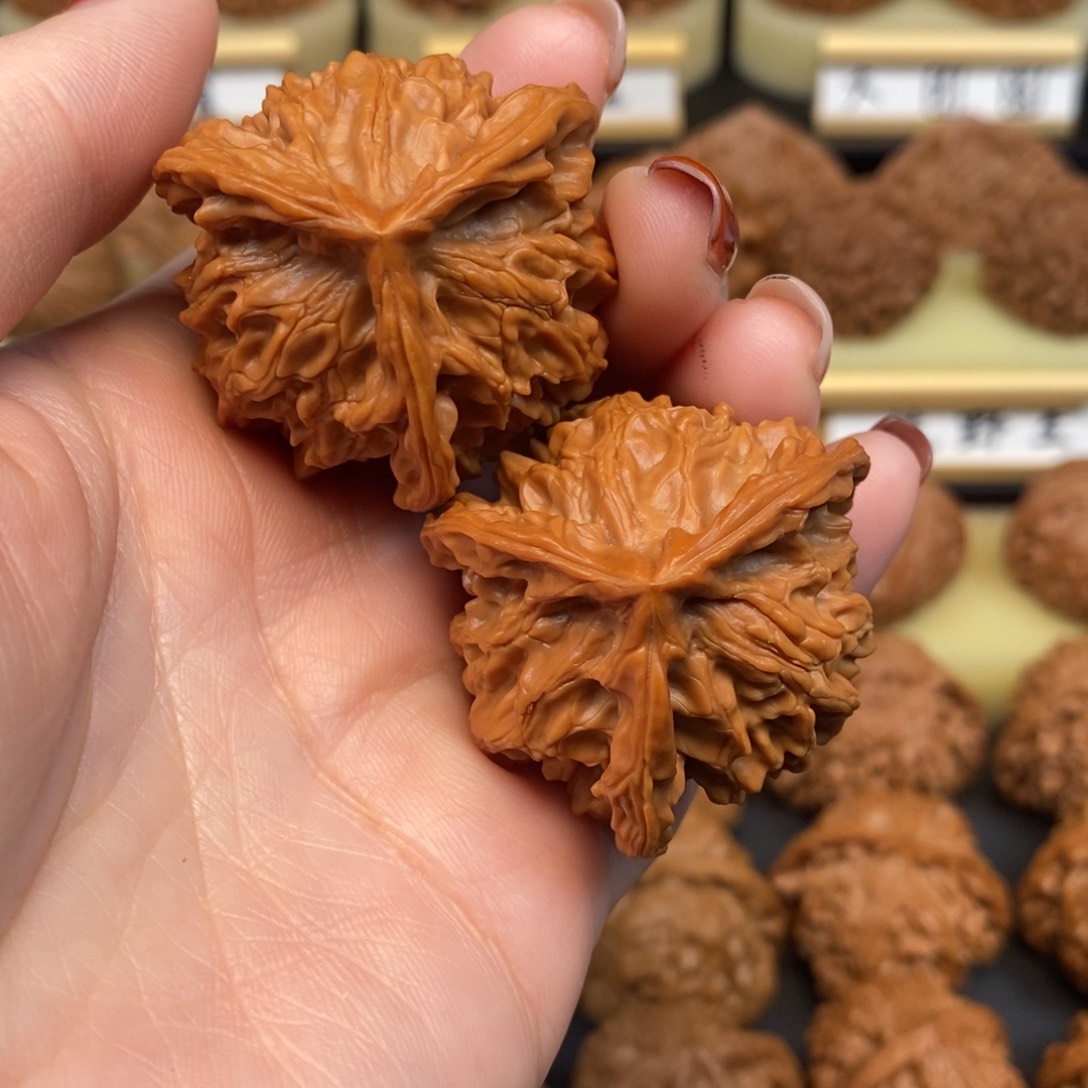 吊坠文玩核桃路**。三棱