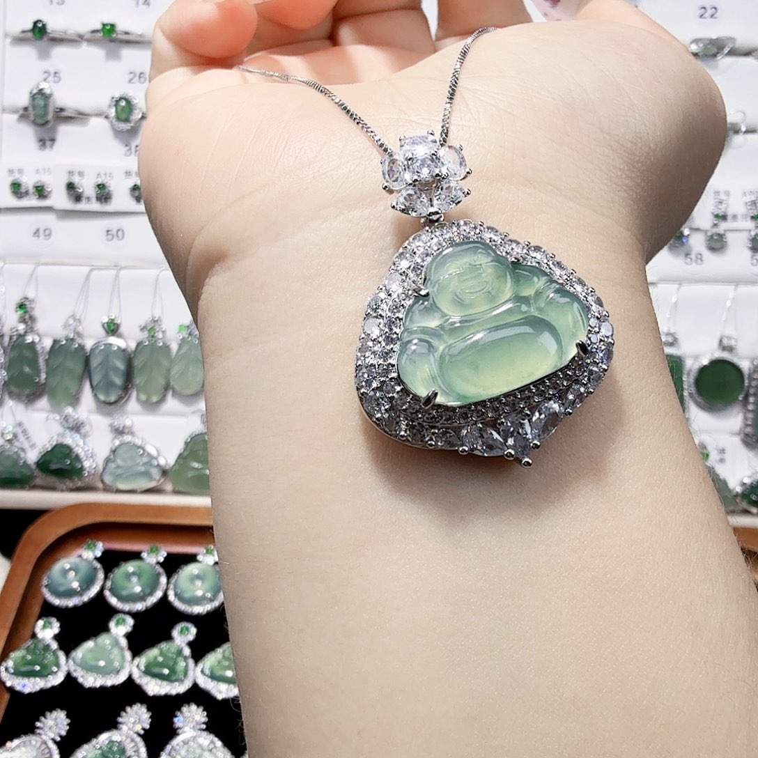 _***草翡翠未镶嵌颈饰翡翠