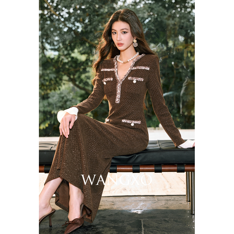 WANGXO  银丝贝贝格V领鱼尾连衣裙240763S