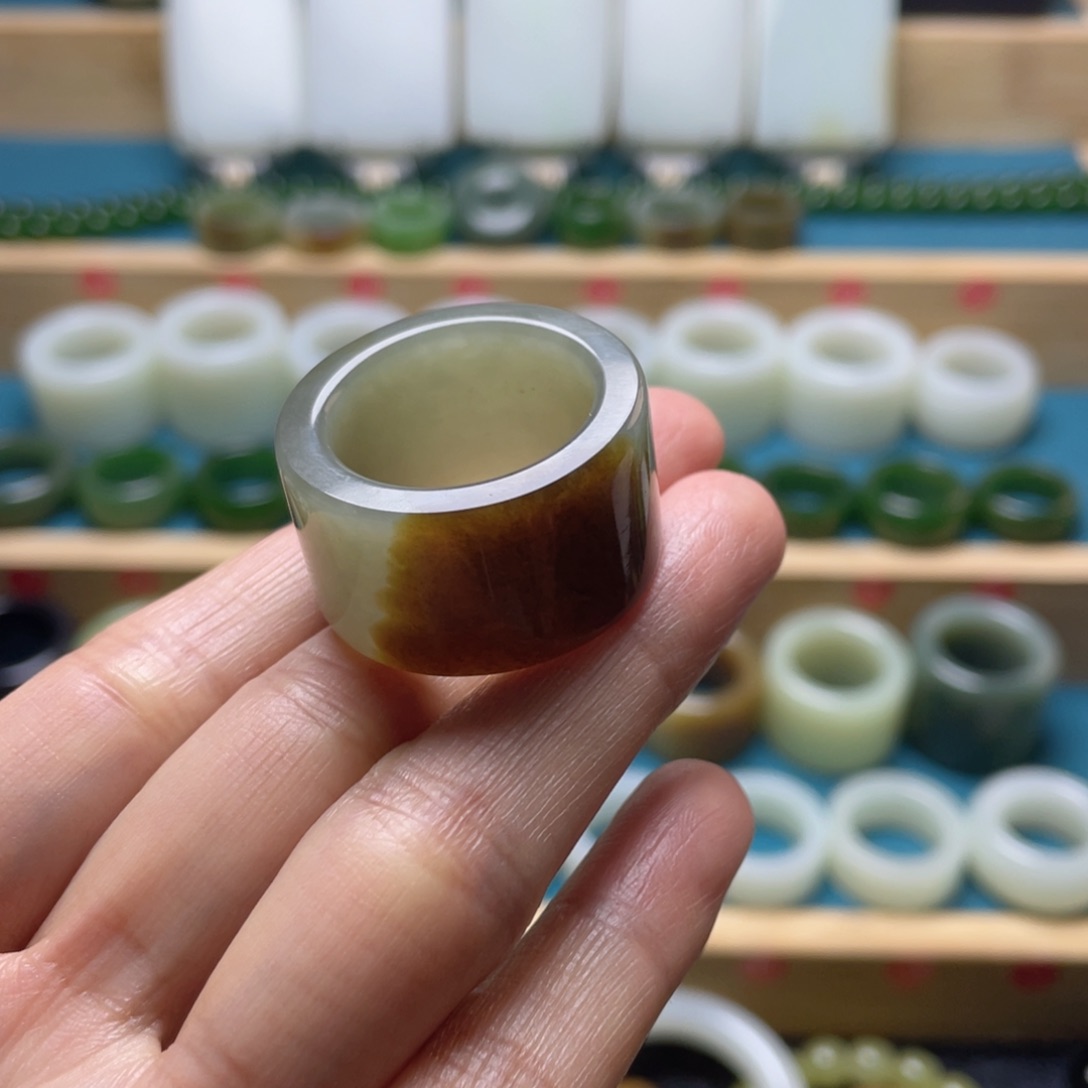 上***云和田玉未镶嵌戒指