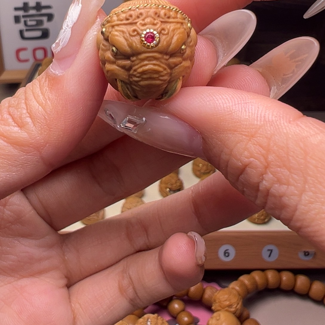 文玩核桃把件镶嵌款大牙象神18➕尺寸有正常封口线