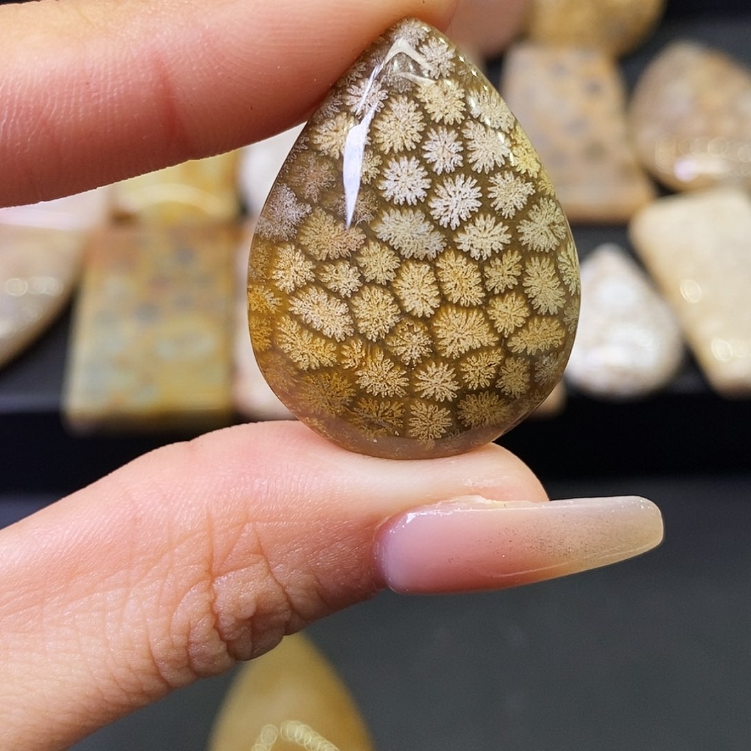 硅化玉颈饰合金柠**•