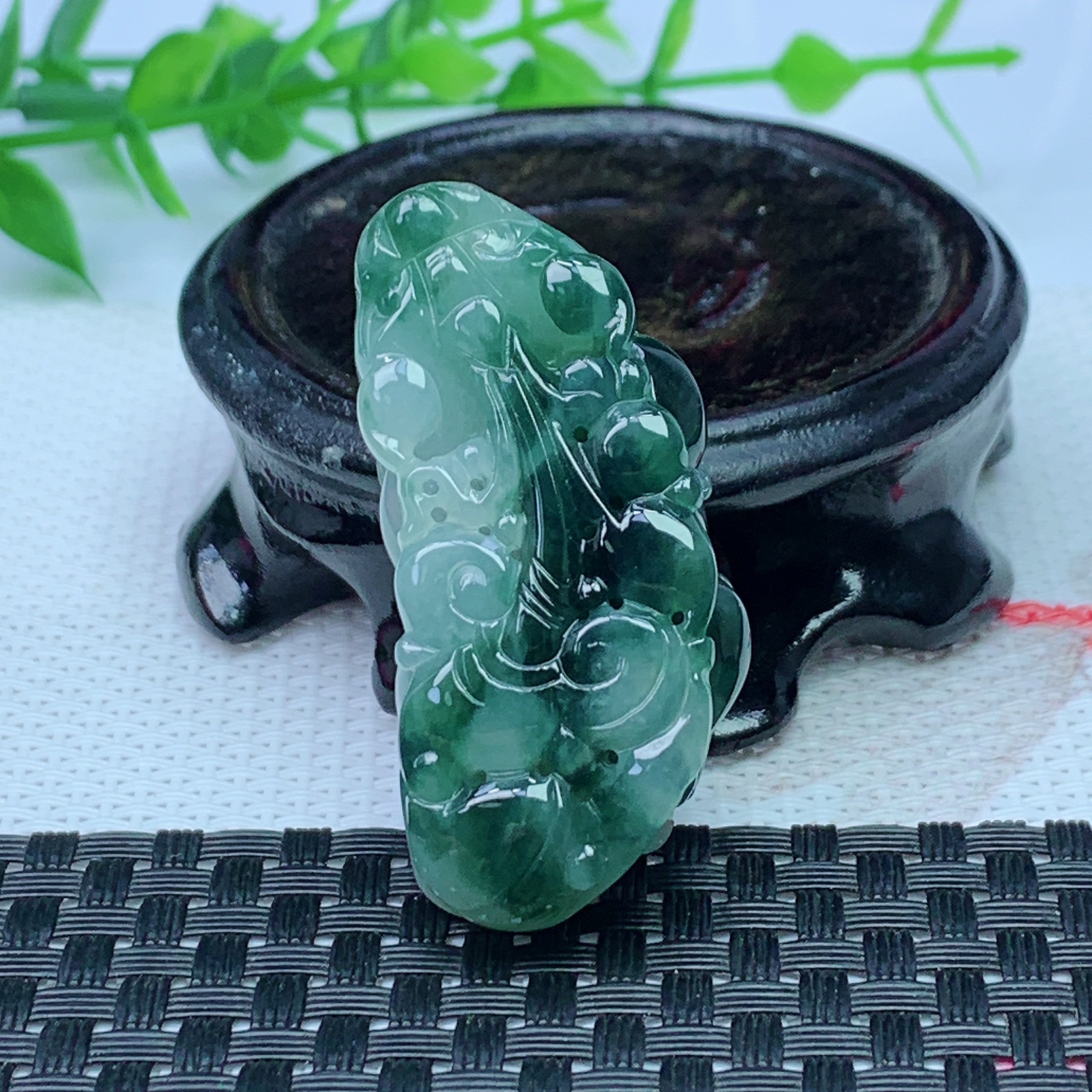缅甸天然A货翡翠 飘彩貔貅吊坠 尺寸；45.2*21.4*12.5mm