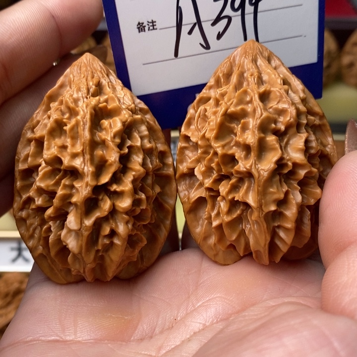 张***主桃核把件招财鼠鼠