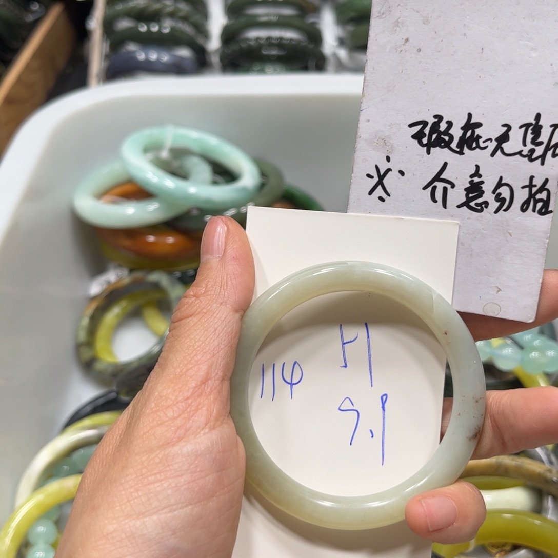 蛇纹石玉手镯未镶嵌