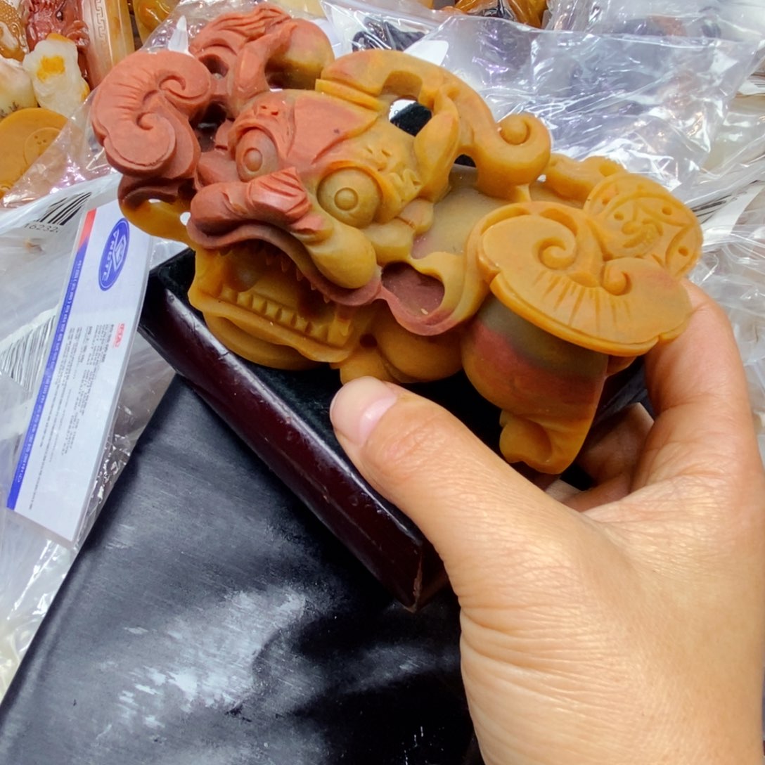 石英质玉（黄龙玉）颈饰未镶嵌