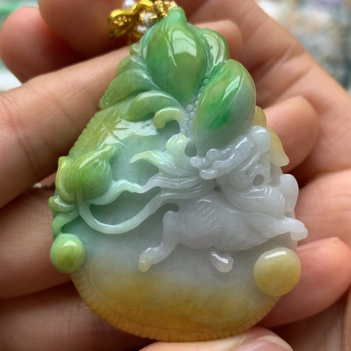 翡翠颈饰未镶嵌翡翠