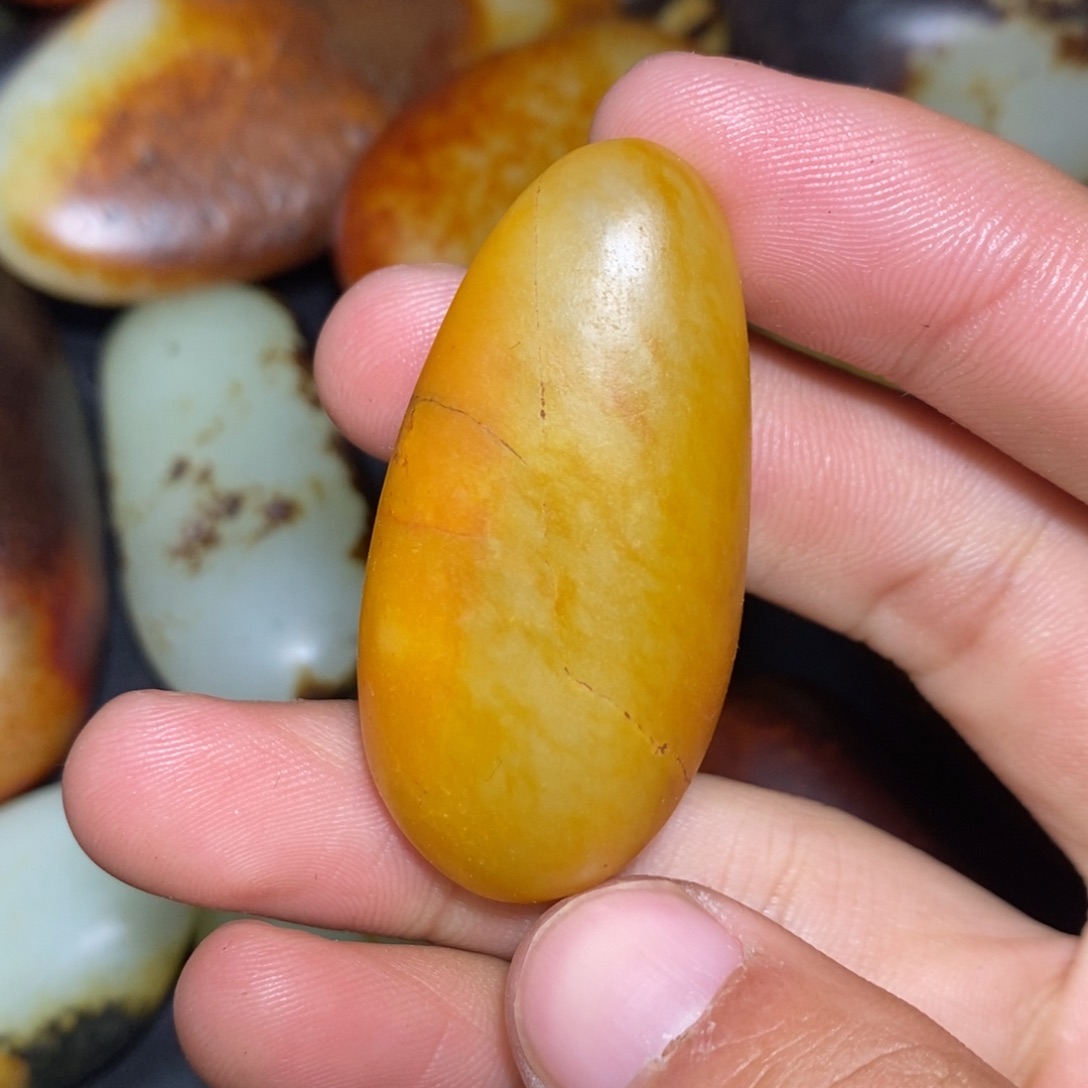 和田玉未镶嵌珠宝奇石