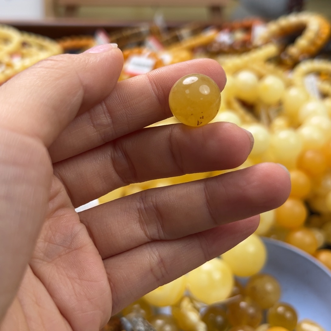 未镶嵌琥珀珠宝奇石