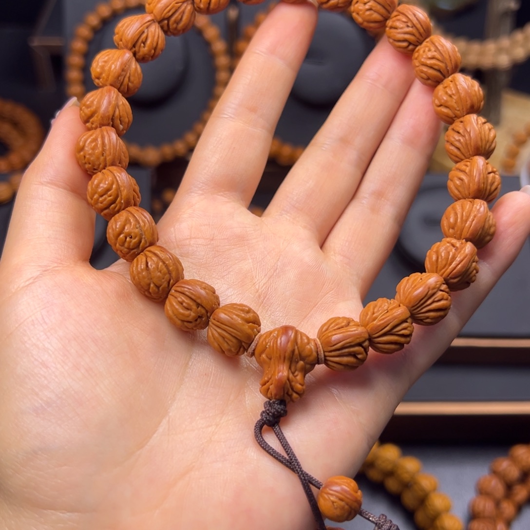 桃核手串火龙纹13手持