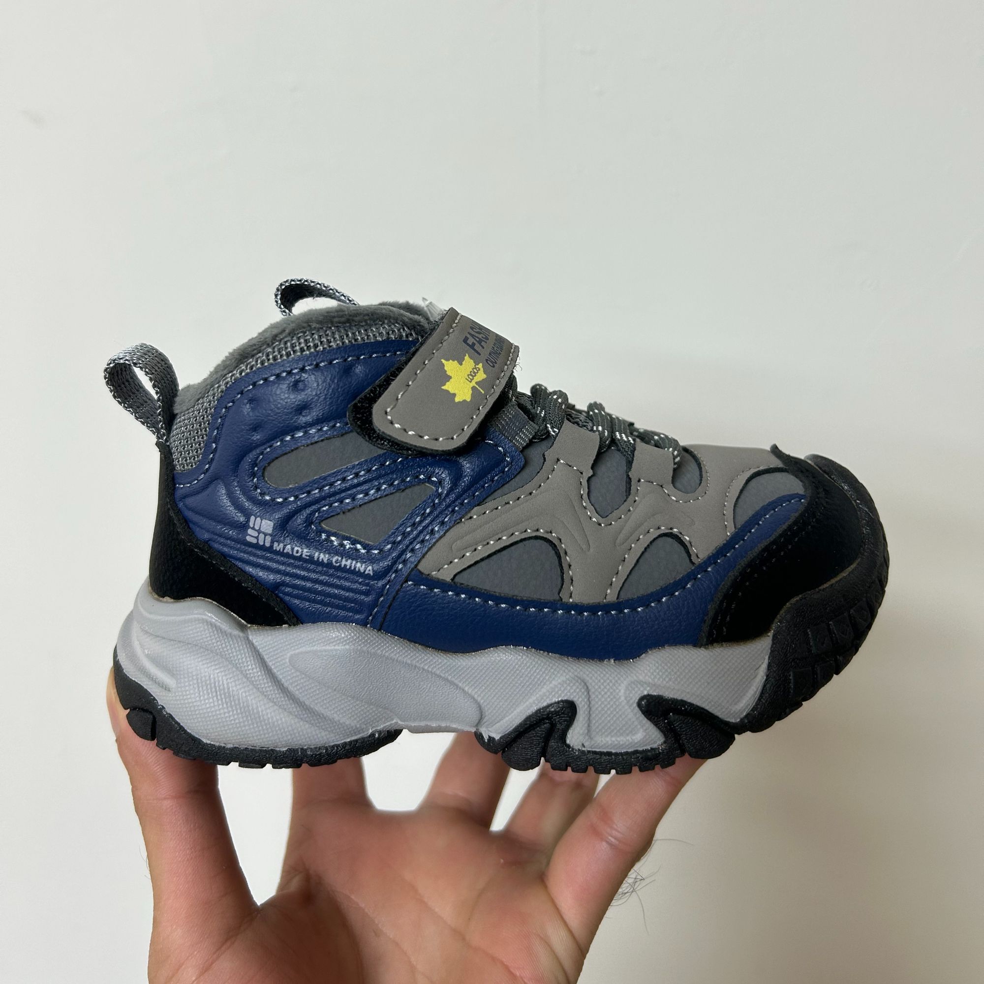 24108皮面男宝加绒二棉机能鞋