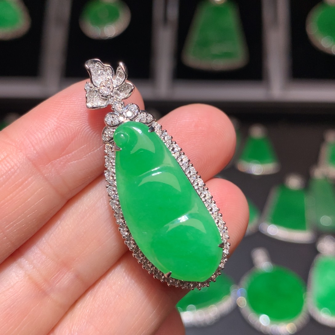 翡翠颈饰18K金镶嵌翡翠