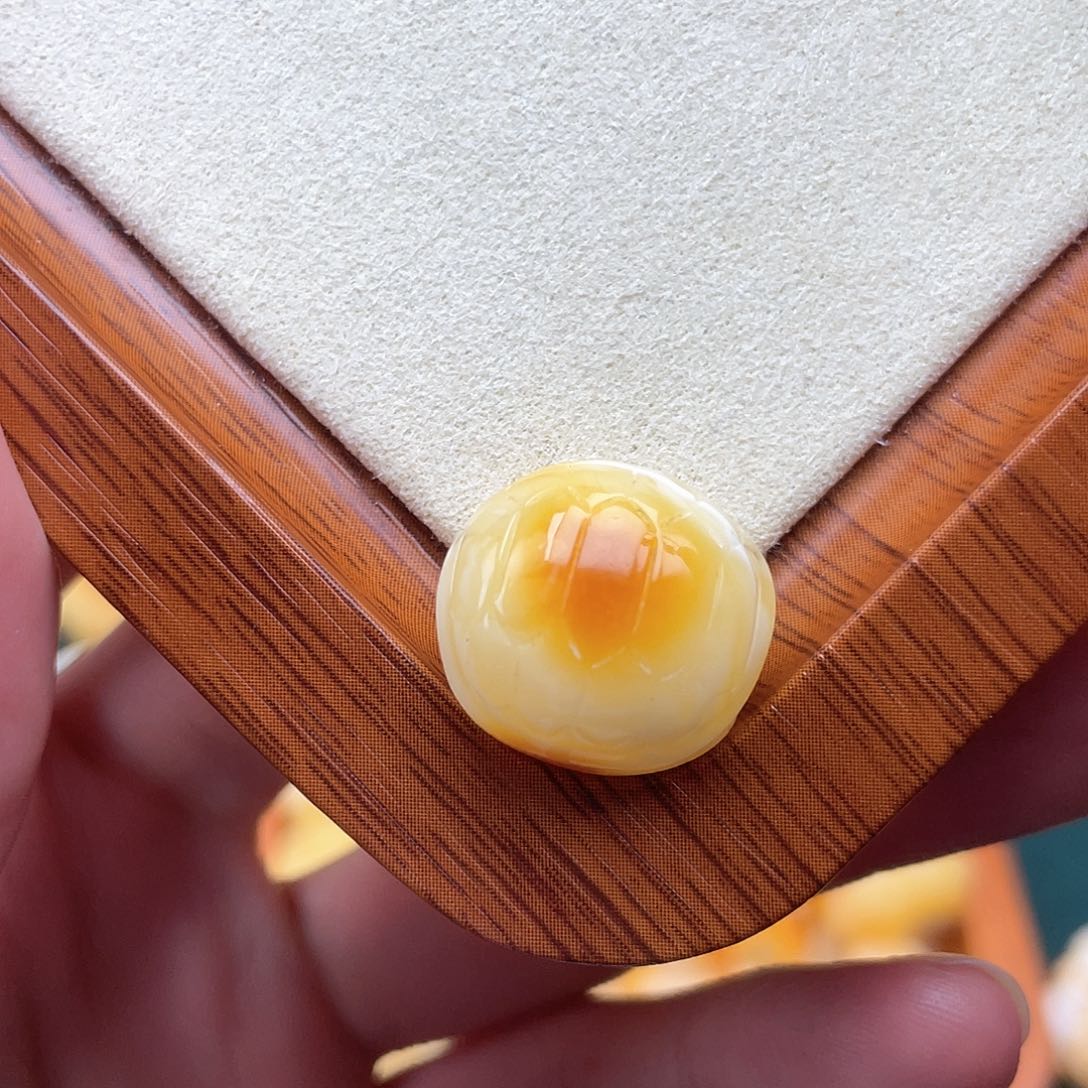 琥珀裸石未镶嵌蜜蜡