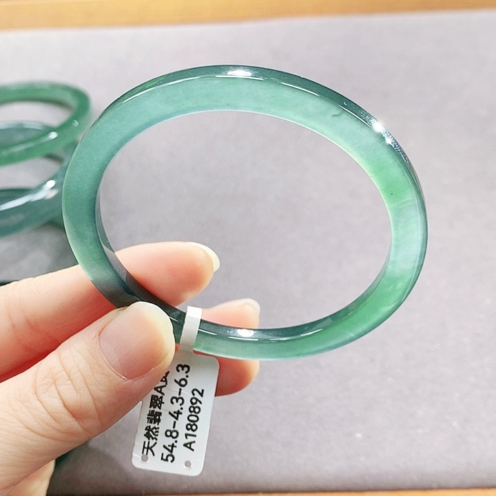 翡翠未镶嵌手镯（圆镯）