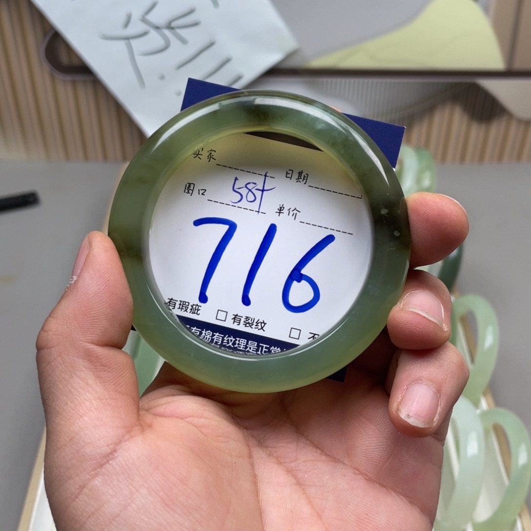 岫玉手镯手镯未镶嵌