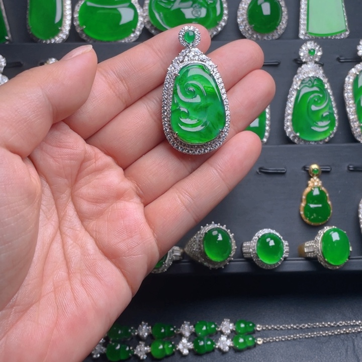 翡翠颈饰未镶嵌翡翠吊坠