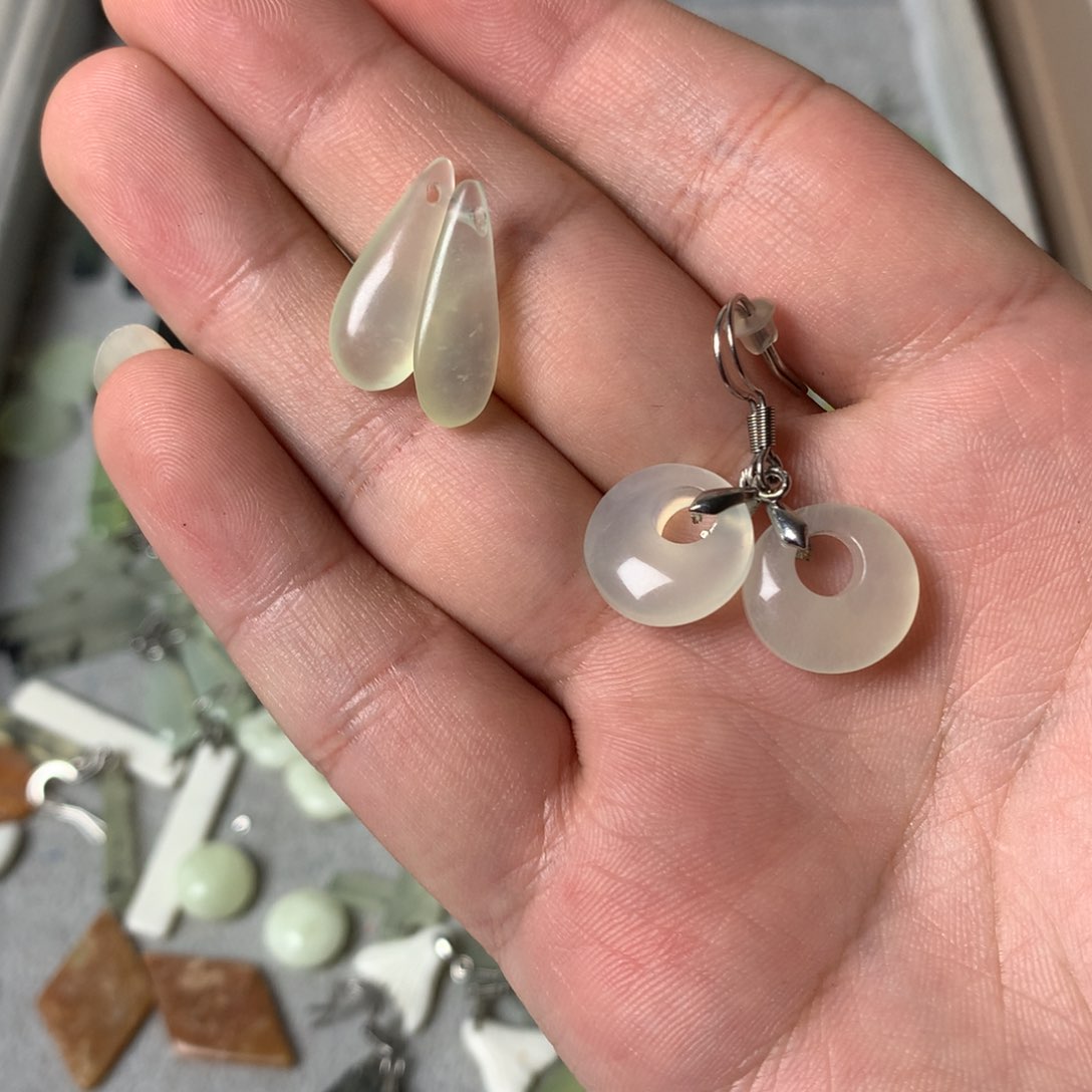 蛇纹石玉耳环未镶嵌暴***羊