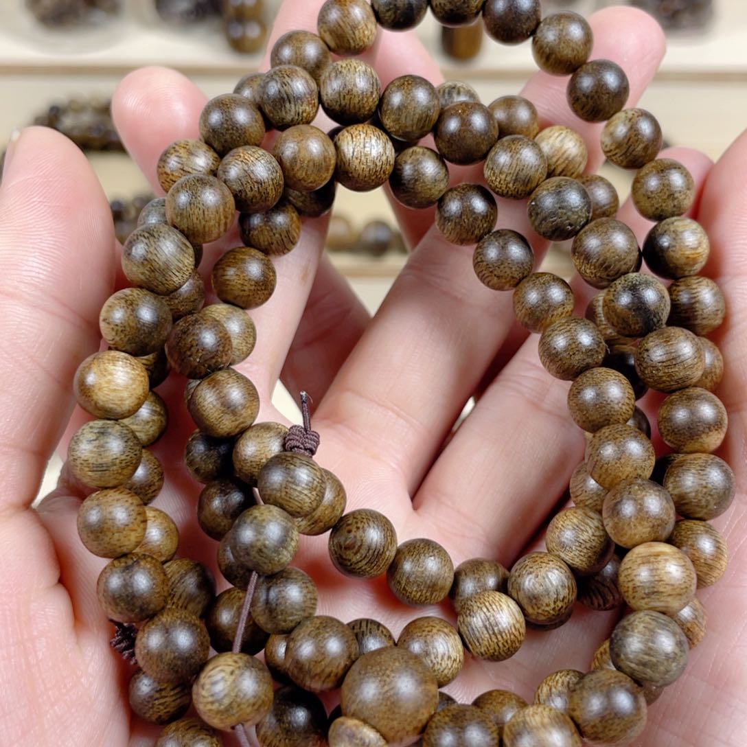 沉香手串海南莺歌绿棋老料0.8×108
