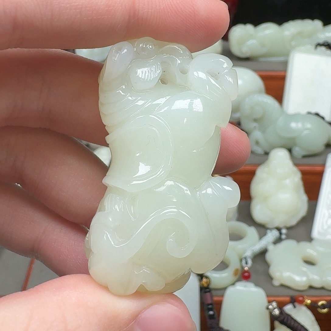 用***1和田玉未镶嵌把件