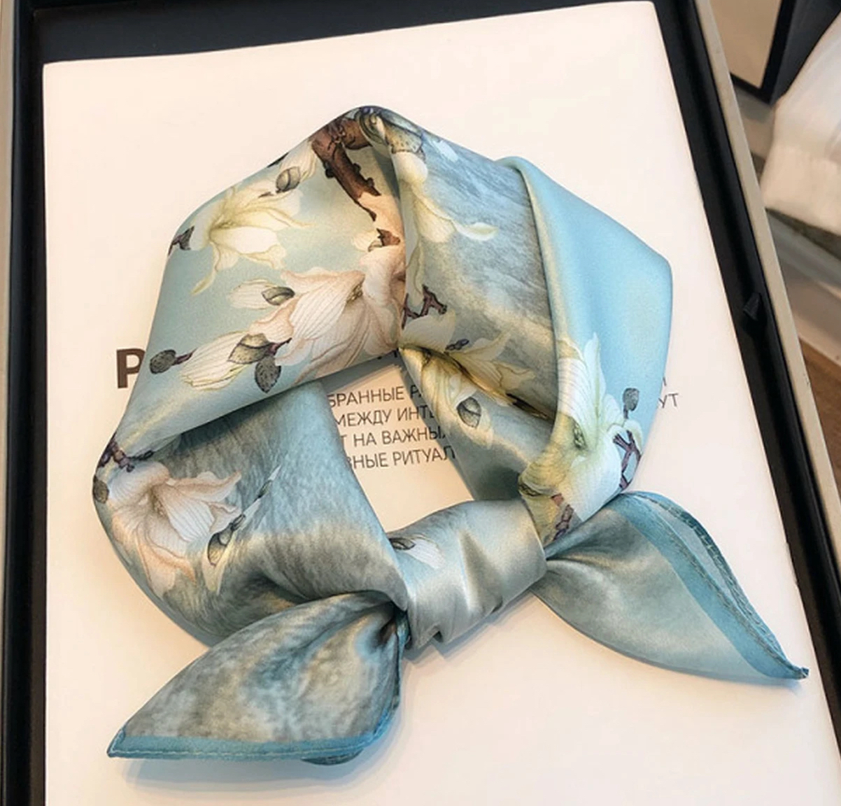 蓝玉兰70方巾时尚气质