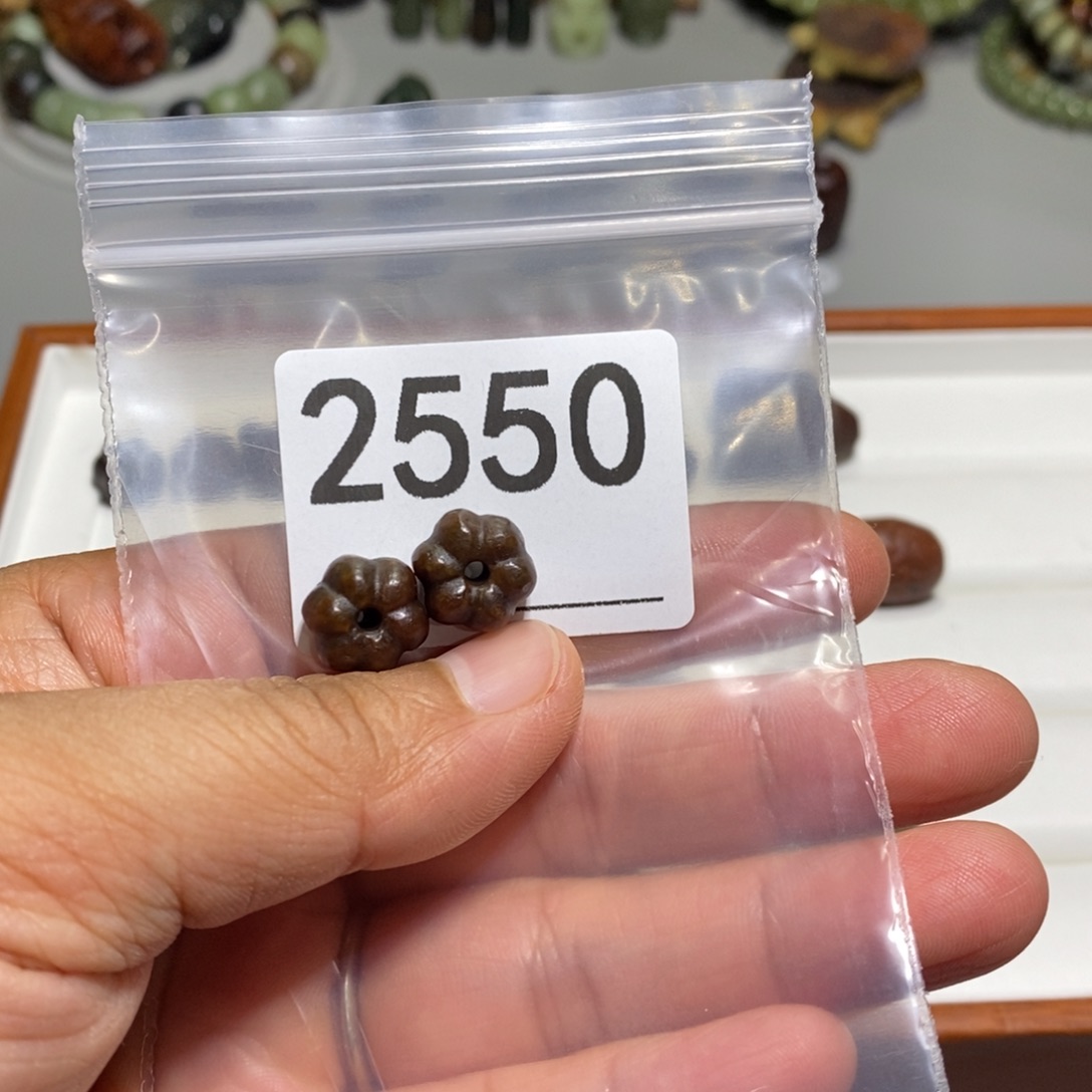 颈饰未镶嵌透闪石质玉卡***拉