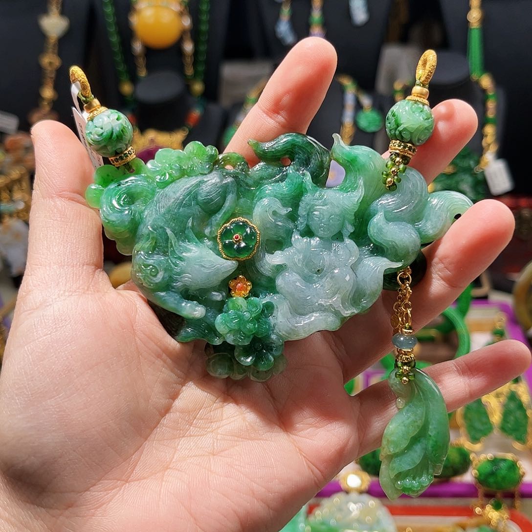 【闪购商品】翡翠吊坠(赠链)未镶嵌浅*翡翠