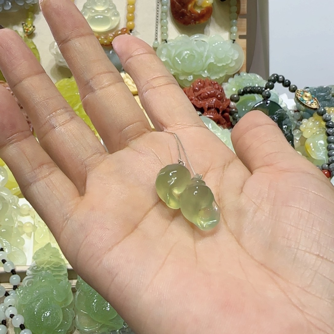 未镶嵌蛇纹石玉吊坠三*