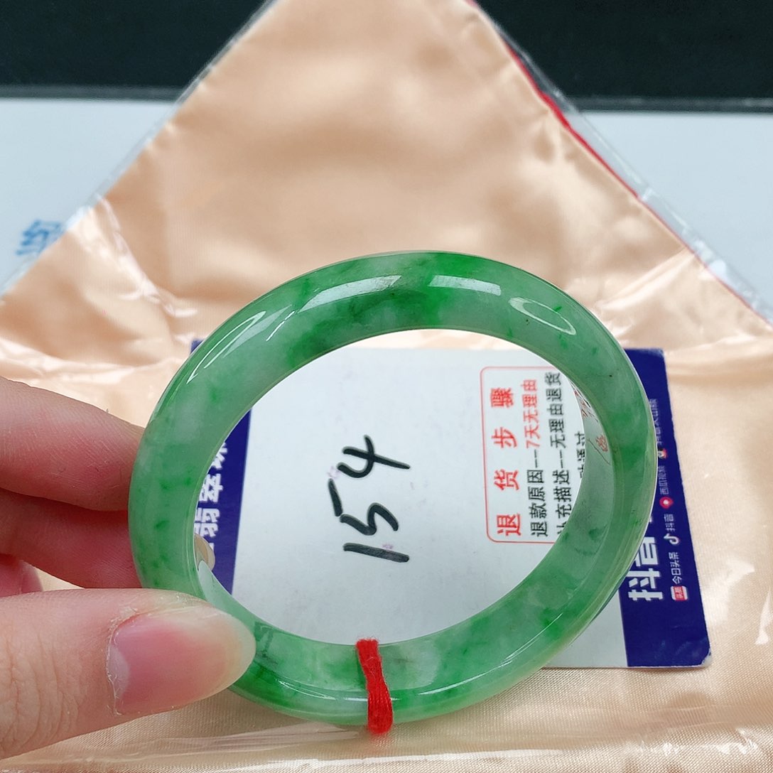 翡翠手镯未镶嵌翡翠