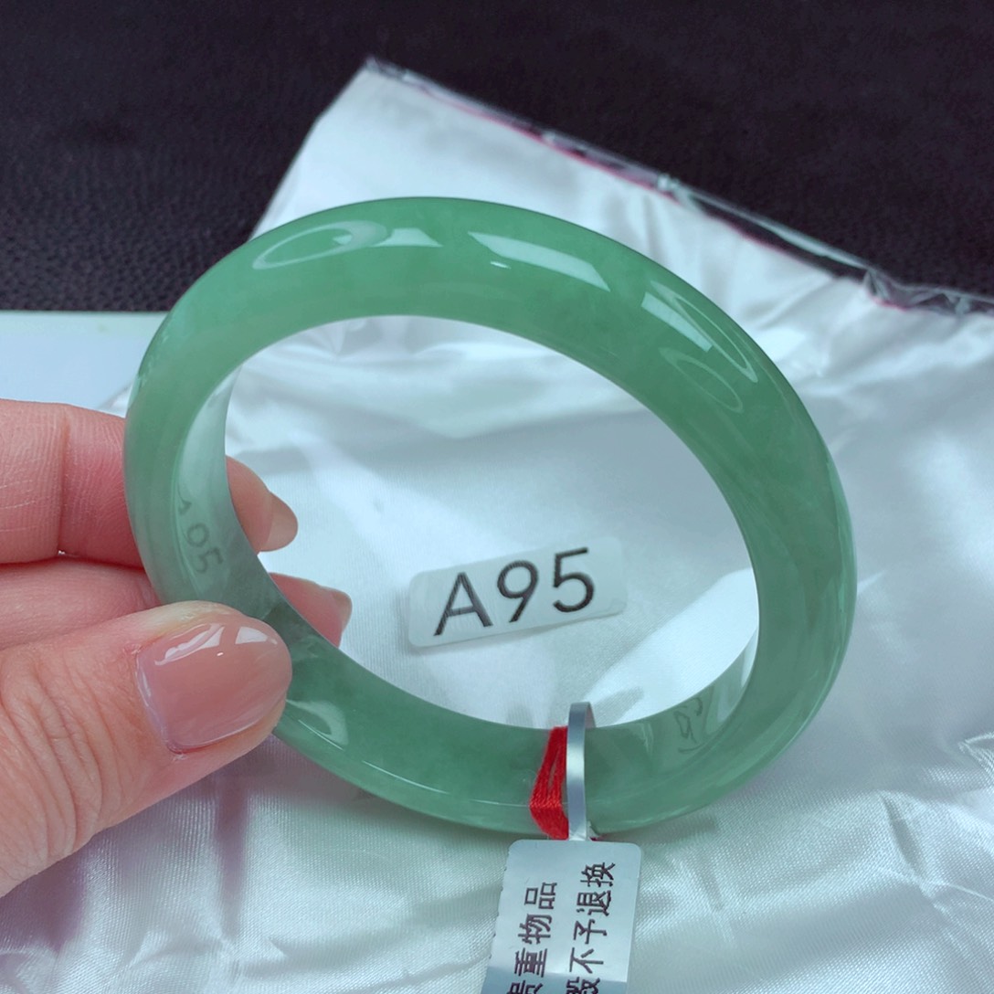 翡翠手镯未镶嵌手镯88