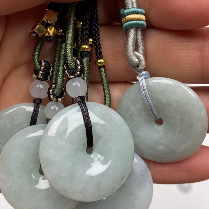 翡翠未镶嵌颈饰平安扣