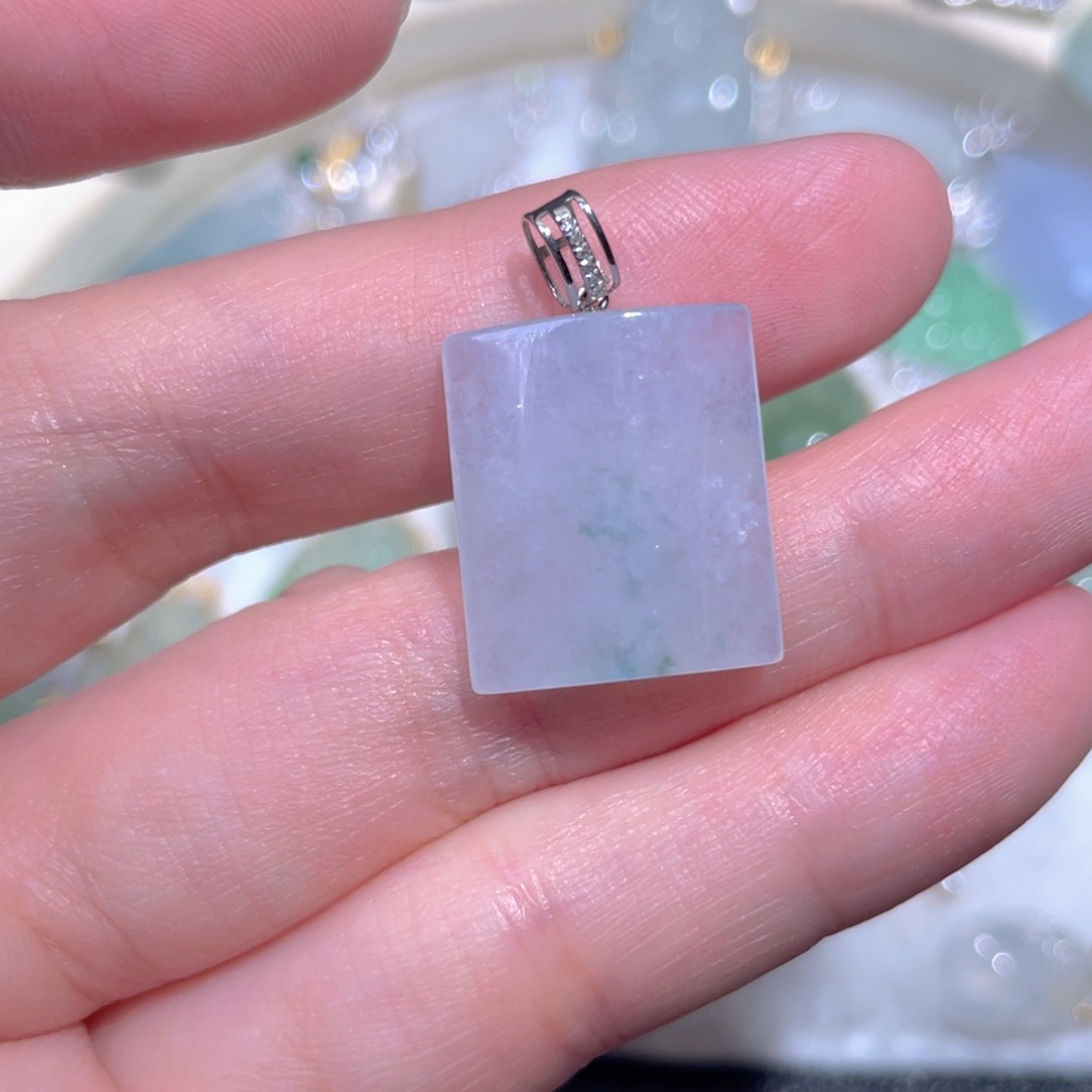 翡翠18K金镶嵌颈饰翡翠